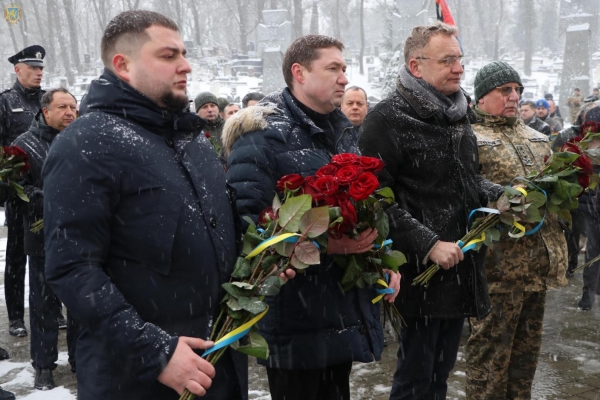 У День Соборності України на Личаківському кладовищі вшанували пам'ять Героїв