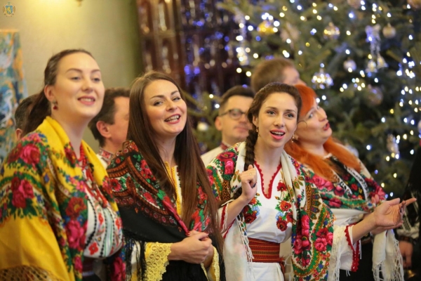 Мистецькі колективи привітали працівників Львівської ОДА з прийдешнім Різдвом Христовим