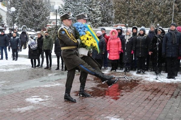 У День Соборності України на Личаківському кладовищі вшанували пам'ять Героїв