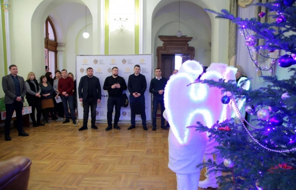 Мистецькі колективи привітали працівників Львівської ОДА з прийдешнім Різдвом Христовим