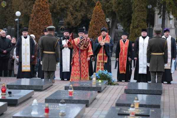 На Личаківському кладовищі вшанували пам'ять Героїв Небесної Сотні