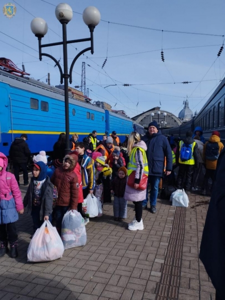 З Львівщини продовжують евакуйовувати дітей з областей, що найбільше потерпіли від воєнних дій