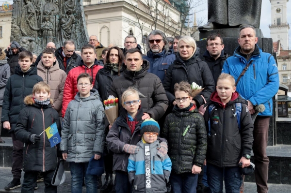 «Дударик» виступив біля пам’ятника Тарасу Шевченку у Львові