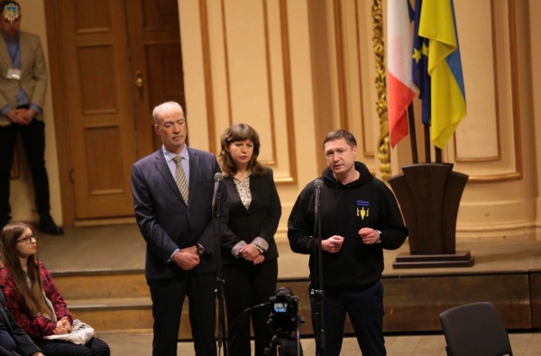 Французький віолончеліст Готьє Капюсон виступив з концертом на підтримку України у Львівській філармонії