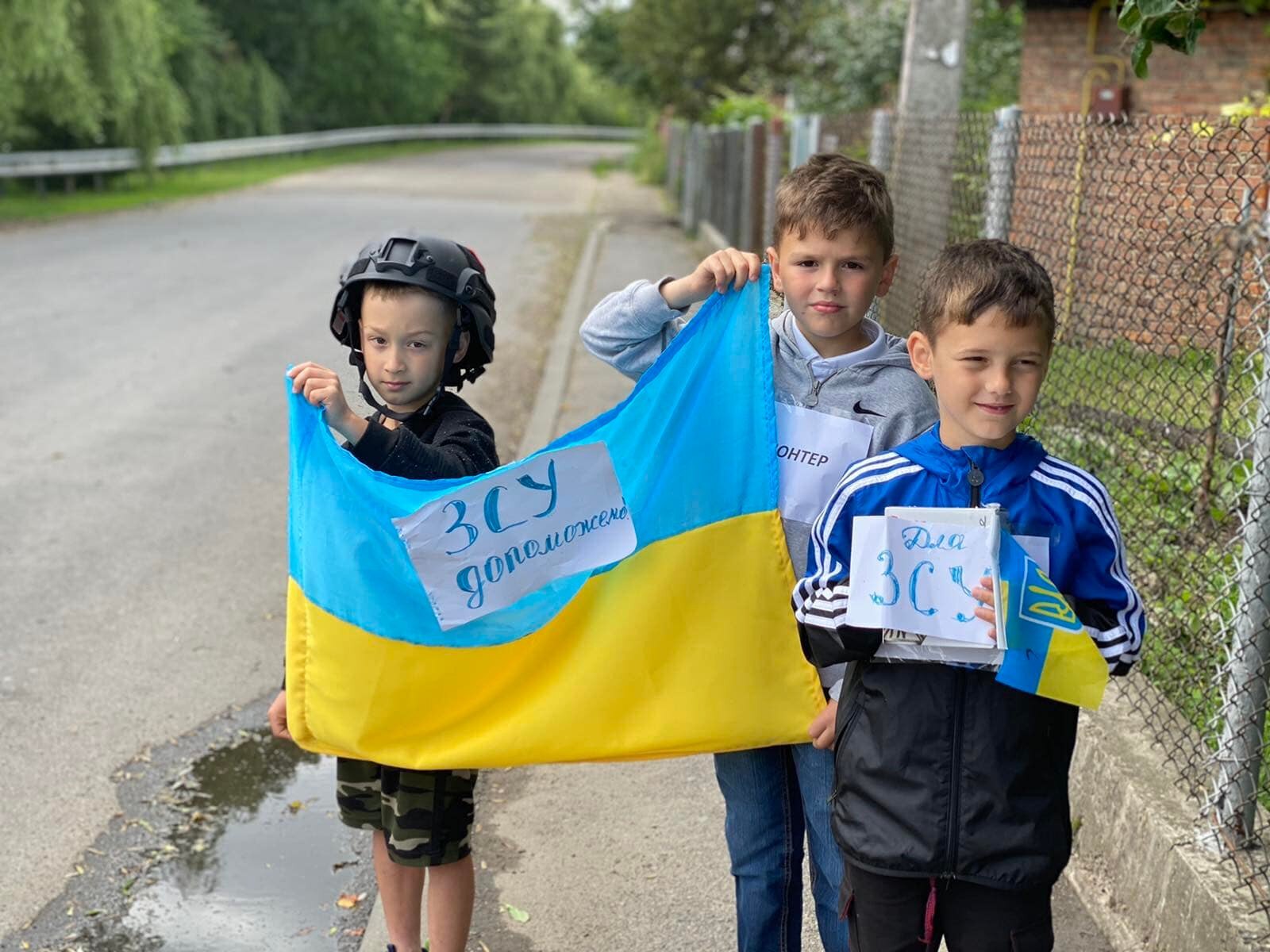 Маленькие украинцы. Дети Украины. Ребенок с украинским флагом. Украинский мальчик.