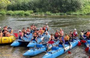 На Львівщині пів сотні вимушено переміщених дітей вирушили у сплав річкою Дністер