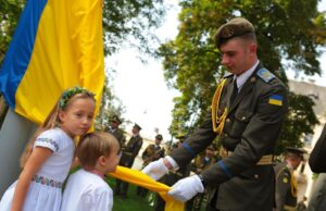 У 31 річницю Незалежності України біля Львівської ОВА замайорів синьо-жовтий стяг