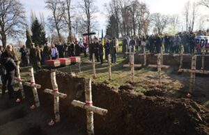 У Мостиськах перепоховали польських воїнів