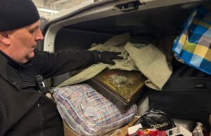 Прикордонники Львівщини виявили контрабанду майже 200 одиниць брендового одягу