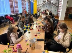 У Буському Народному домі відбулася майстерка з виготовлення Різдвяної зірки