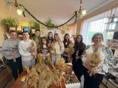 У Буській бібліотеці відбулася майстерка з виготовлення Різдвяного дідуха