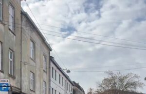 Комунальні служби Львова прибирають після теракту в місті