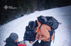 Рятувальники допомогли травмованому підлітку на лижах у Славську