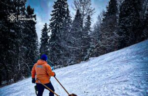 Гірські рятувальники допомогли травмованій лижниці у Славську
