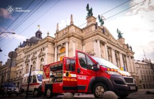 У Львові екстрені служби допомогли літньому чоловіку, який не міг підвестися після падіння