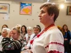(Українська) У львівському Будинку воїна презентували фотопроєкт «Червоне – то любов»