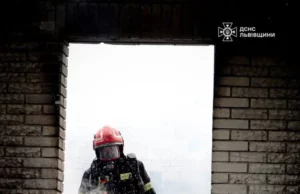 На Львівщині загорівся будинок у Новій Кам’янці: врятували три господарські будівлі