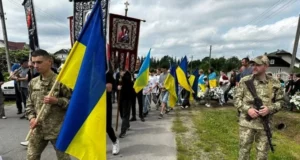 У селі Подорожнє провели в останню дорогу Віталія Гнидина
