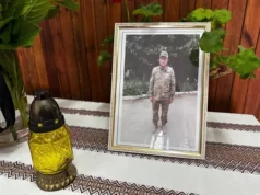 (Українська) У Верчанській гімназії відкрили меморіальну дошку Андрію Поповичу У Верчанській гімназії відкрили меморіальну дошку Андрію Поповичу