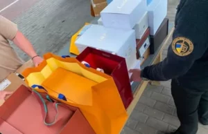 На кордоні на Львівщині виявили брендові незадекларовані товари на 1,5 млн грн На кордоні на Львівщині виявили брендові незадекларовані товари на 1,5 млн грн