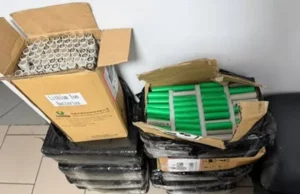 (Українська) На Львівщині митники вилучили приховані акумулятори, iPhone та автодеталі на 2 млн грн На Львівщині митники вилучили приховані акумулятори, iPhone та автодеталі на 2 млн грн
