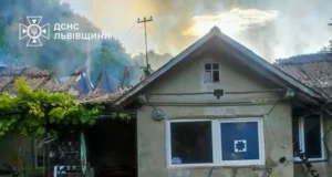У селі Галицьке на Золочівщині вогнеборці врятували житловий будинок від пожежі