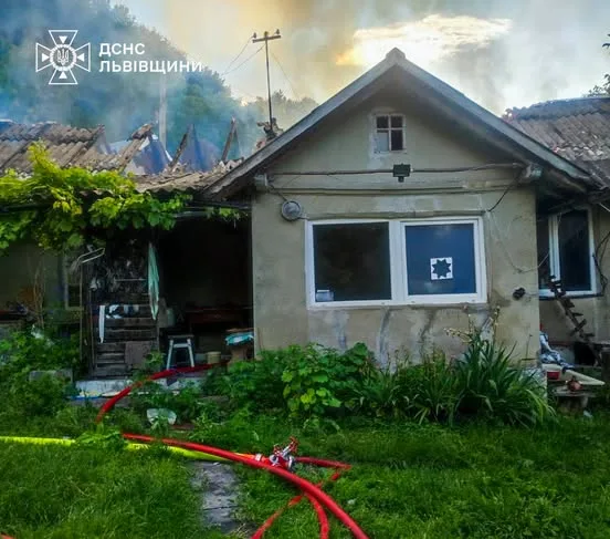 image У селі Галицьке на Золочівщині вогнеборці врятували житловий будинок від пожежі