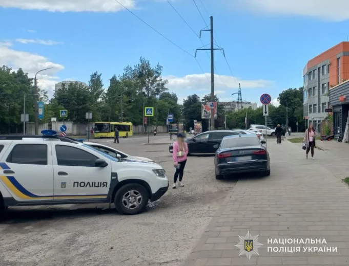 У Львові на вулиці Вашинґтона автомобіль травмував жінку