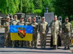 Артилеристи 45 ОАБр ушанували Мирона Тарнавського на Янівському цвинтарі у Львові Артилеристи 45 ОАБр ушанували Мирона Тарнавського на Янівському цвинтарі у Львові
