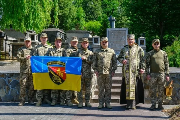 image Артилеристи 45 ОАБр ушанували Мирона Тарнавського на Янівському цвинтарі у Львові