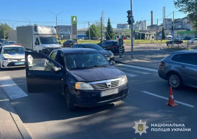 У Львові на перехресті Пасічної та Вашингтона автомобіль травмував пішохідку