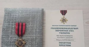 Родині полеглого захисника Миколи Каїнського вручили нагороду «Золотий хрест»