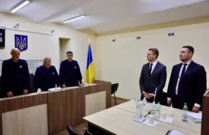 (Українська) Апеляційний суд призначив довічне ув’язнення чоловікові за багаторазові зґвалтування малолітніх падчерок Апеляційний суд призначив довічне ув’язнення чоловікові за багаторазові зґвалтування малолітніх падчерок
