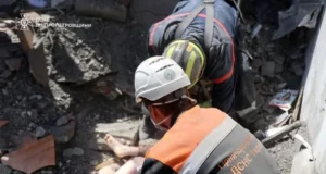 Кількість загиблих від удару по Дніпру зросла до 12 осіб