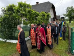 (Українська) У Великих Дідушичах попрощалися з воїном Андрієм Румаком У Великих Дідушичах попрощалися з воїном Андрієм Румаком