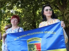 Родини військових провели мирну акцію з вимогою ротації та визначення термінів служби Родини військових провели мирну акцію з вимогою ротації та визначення термінів служби
