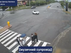 У Львові водій Tesla після ДТП на Любінській втік з місця події У Львові водій Tesla після ДТП на Любінській втік з місця події