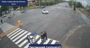 У Львові водій Tesla після ДТП на Любінській втік з місця події