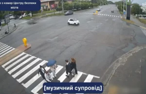У Львові водій Tesla після ДТП на Любінській втік з місця події