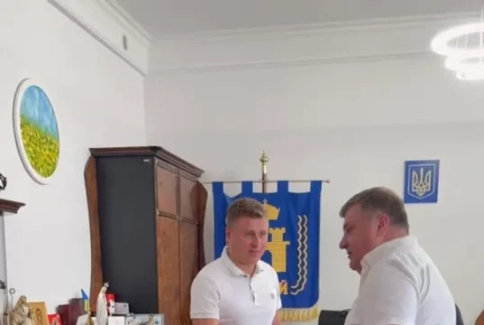 У Стрию вісім сімей після 20 років очікування оформили право власності на квартири