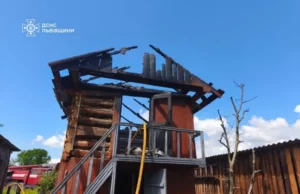 У Самбірському районі рятувальники не дали вогню перекинутися на житловий будинок У Самбірському районі рятувальники не дали вогню перекинутися на житловий будинок