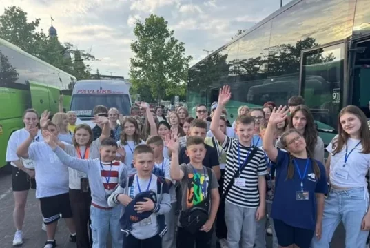 Діти загиблих захисників зі Львівщини поїхали на відпочинок до Франції