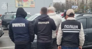 Ексдоцента львівського вишу судитимуть за організацію незаконного виїзду за кордон