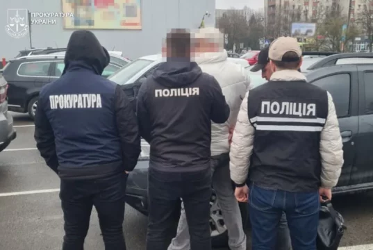 Ексдоцента львівського вишу судитимуть за організацію незаконного виїзду за кордон