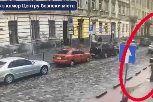 На вулиці Куліша електроскутер збив пішохода та поїхав з місця ДТП