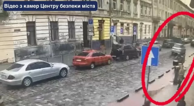 На вулиці Куліша електроскутер збив пішохода та поїхав з місця ДТП