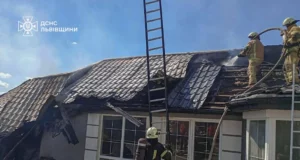 На Самбірщині вогнеборці не допустили поширення пожежі на житловий будинок