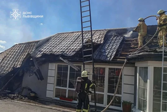 На Самбірщині вогнеборці не допустили поширення пожежі на житловий будинок