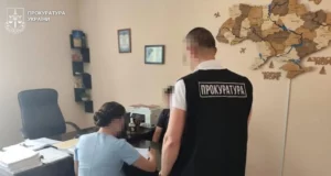 На Львівщині судитимуть посадовицю ліцею за завищені закупівлі техніки та меблів