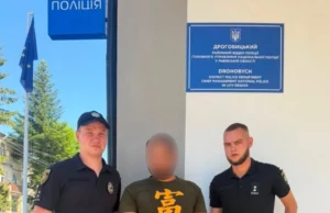 У Дрогобичі затримали чоловіка, який пошкодив меморіал жертвам німецької окупації